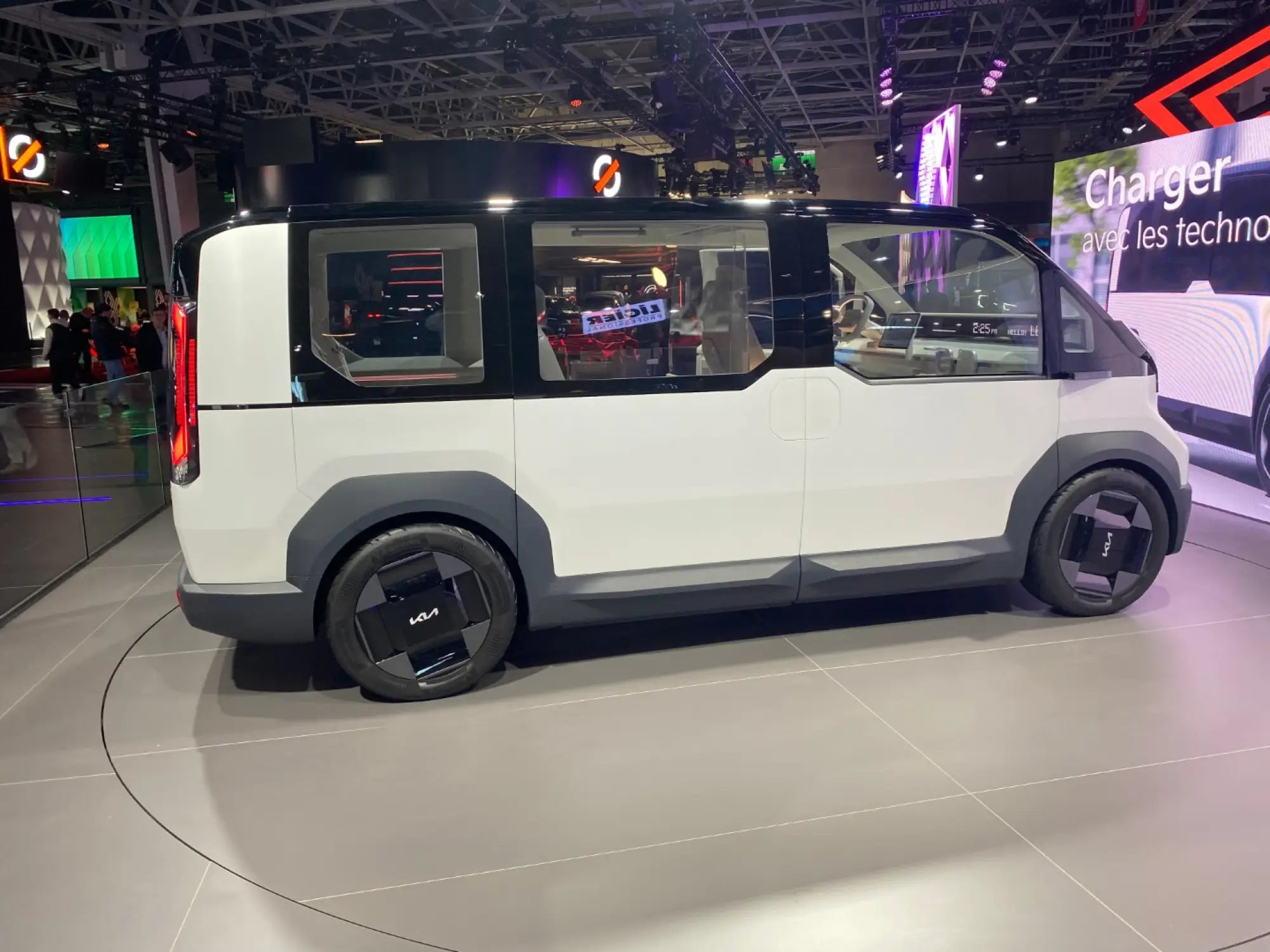 Kia PV5 2024 - Salone di Parigi 2024 - 5