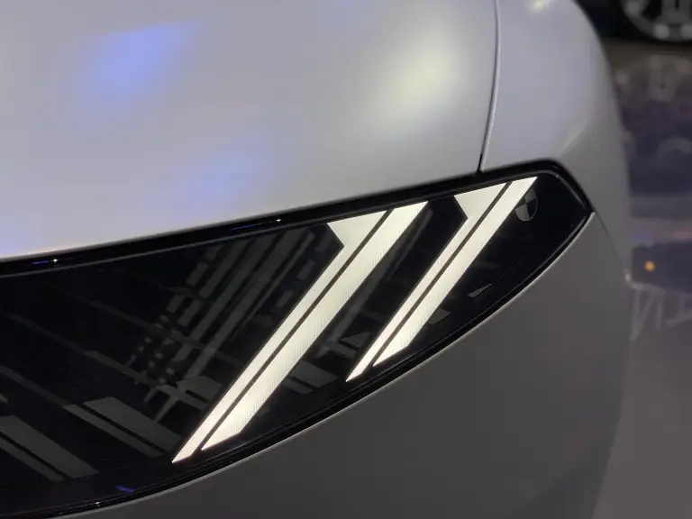 BMW Vision Neue Klasse e Vision Neue Klasse X - Salone di Parigi 2024 - 1