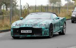 Aston Martin Vanquish Volante 2025 - Foto spia 16-10-2024 - 4
