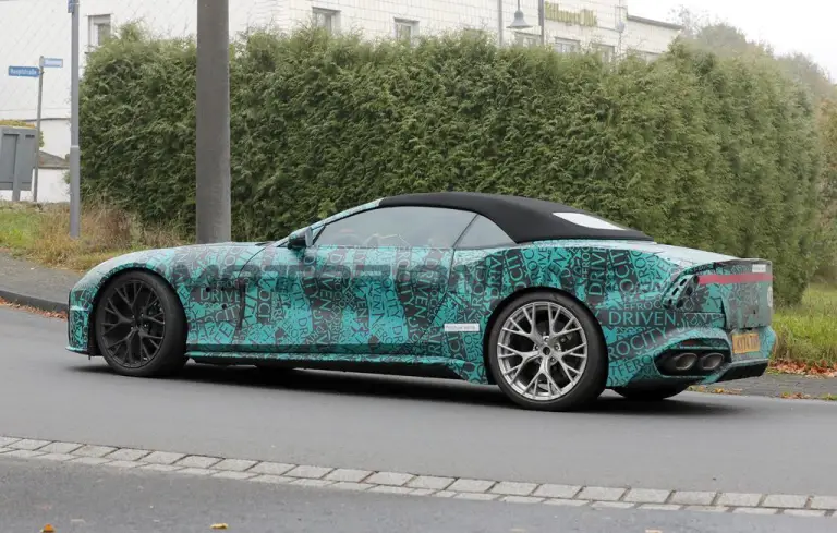 Aston Martin Vanquish Volante 2025 - Foto spia 16-10-2024 - 8