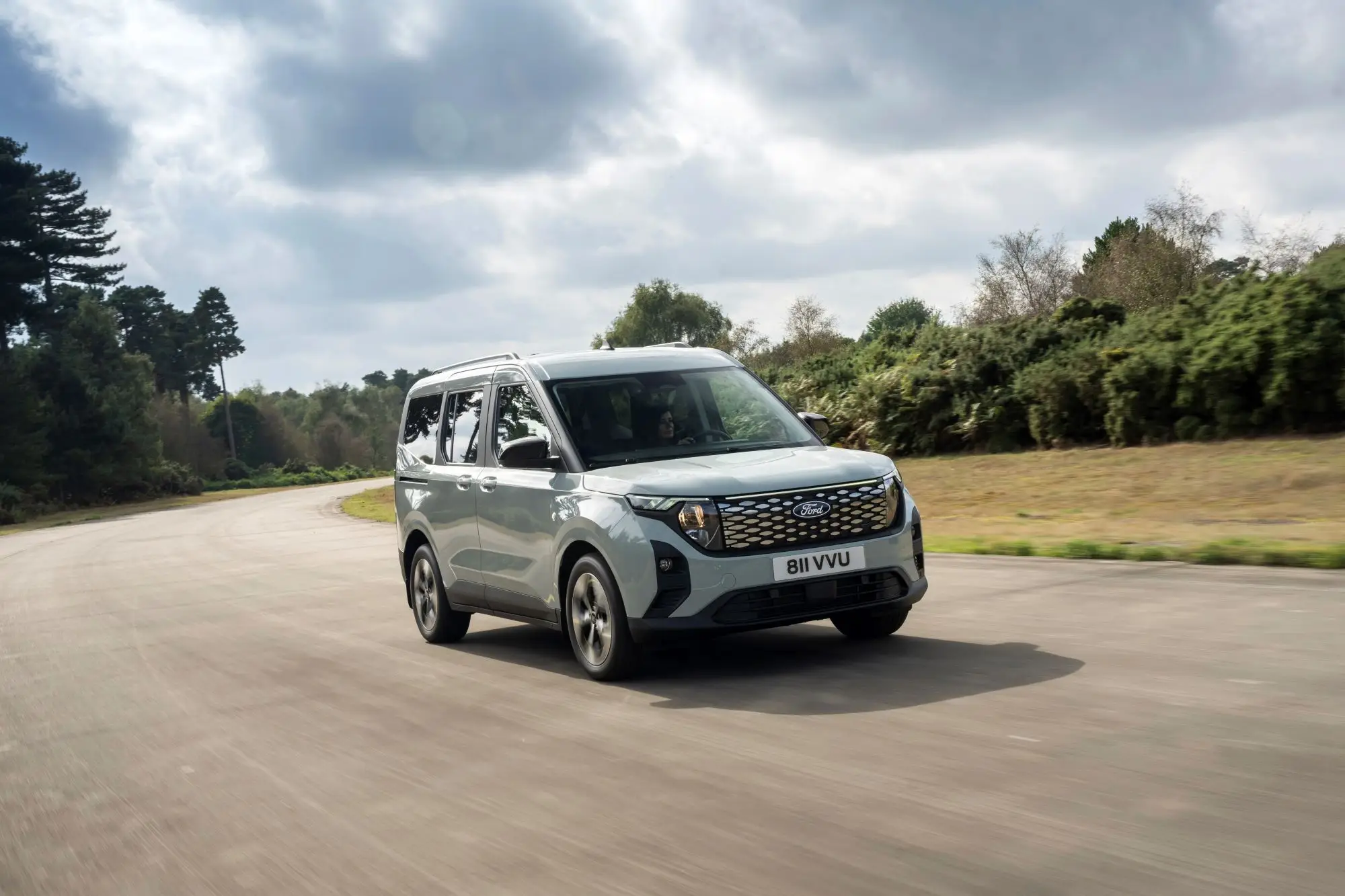 Ford E-Tourneo Courier - 2
