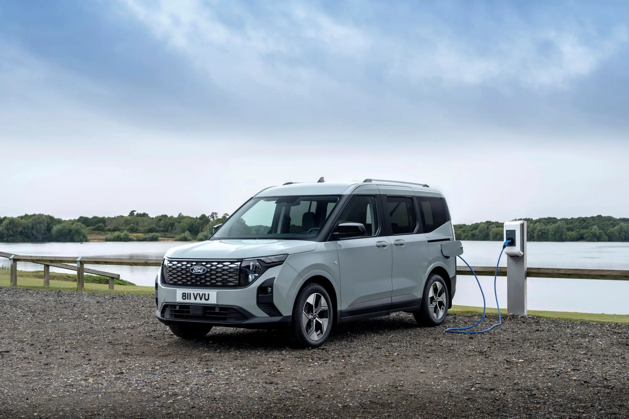 Ford E-Tourneo Courier - 4