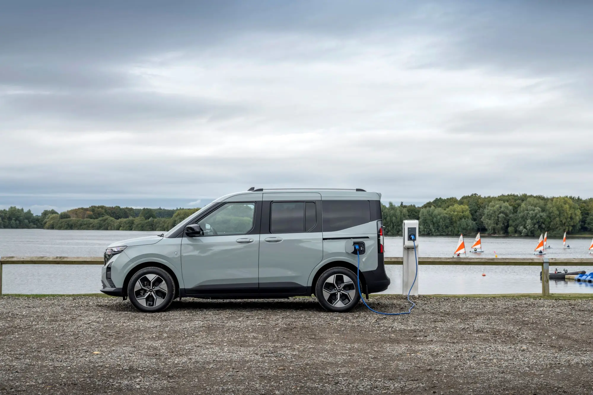 Ford E-Tourneo Courier - 3