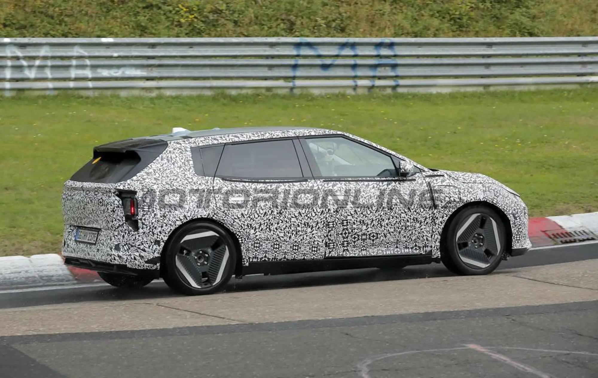 Kia EV4 hatchback - Foto spia 18-10-2024 - 7