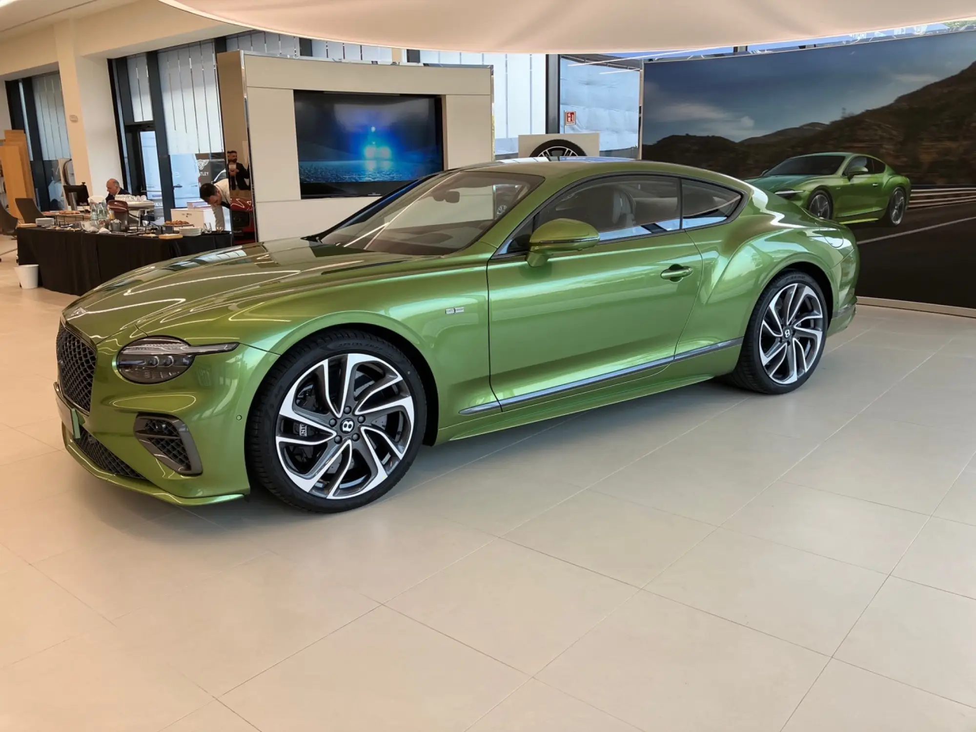 Bentley Continental GT Speed 2024 - Foto live Milano - 7