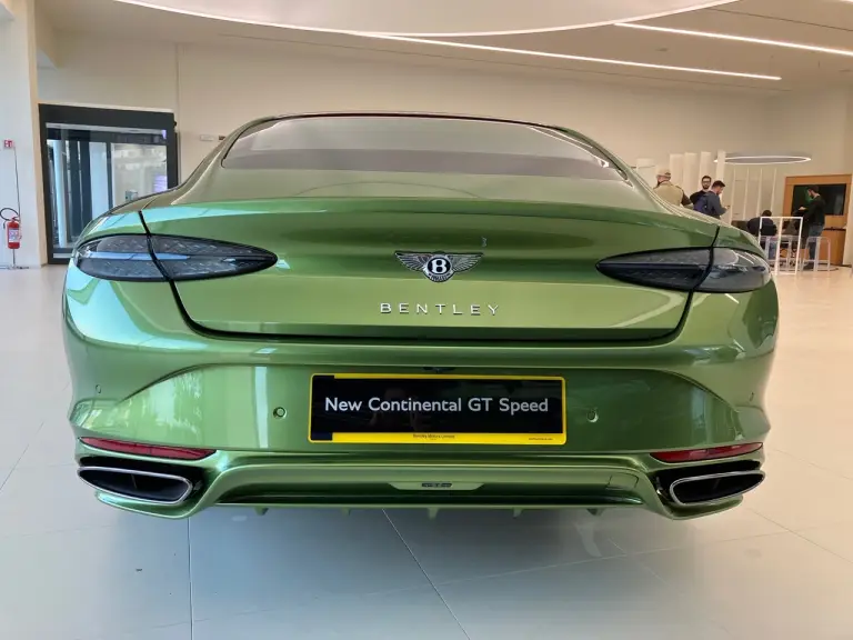 Bentley Continental GT Speed 2024 - Foto live Milano - 14