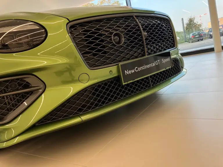 Bentley Continental GT Speed 2024 - Foto live Milano - 11
