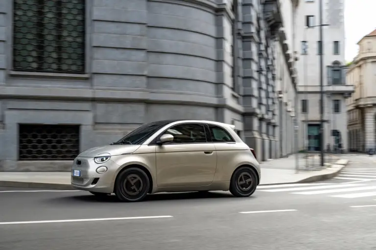 Fiat 500e Giorgio Armani Collectors Edition - Foto ufficiali - 4