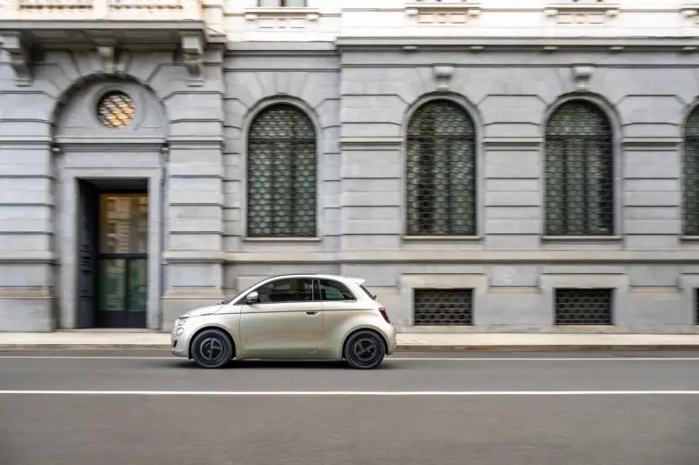 Fiat 500e Giorgio Armani Collectors Edition - Foto ufficiali - 13