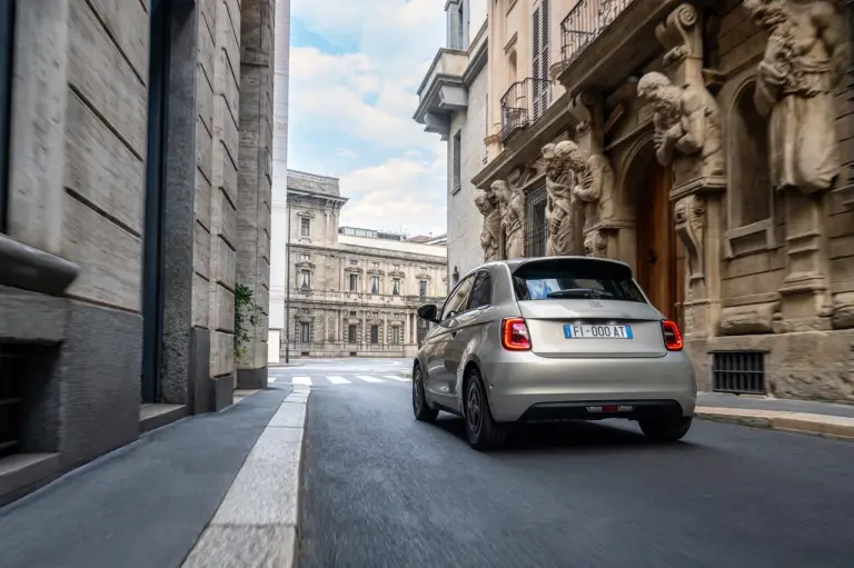 Fiat 500e Giorgio Armani Collectors Edition - Foto ufficiali - 6
