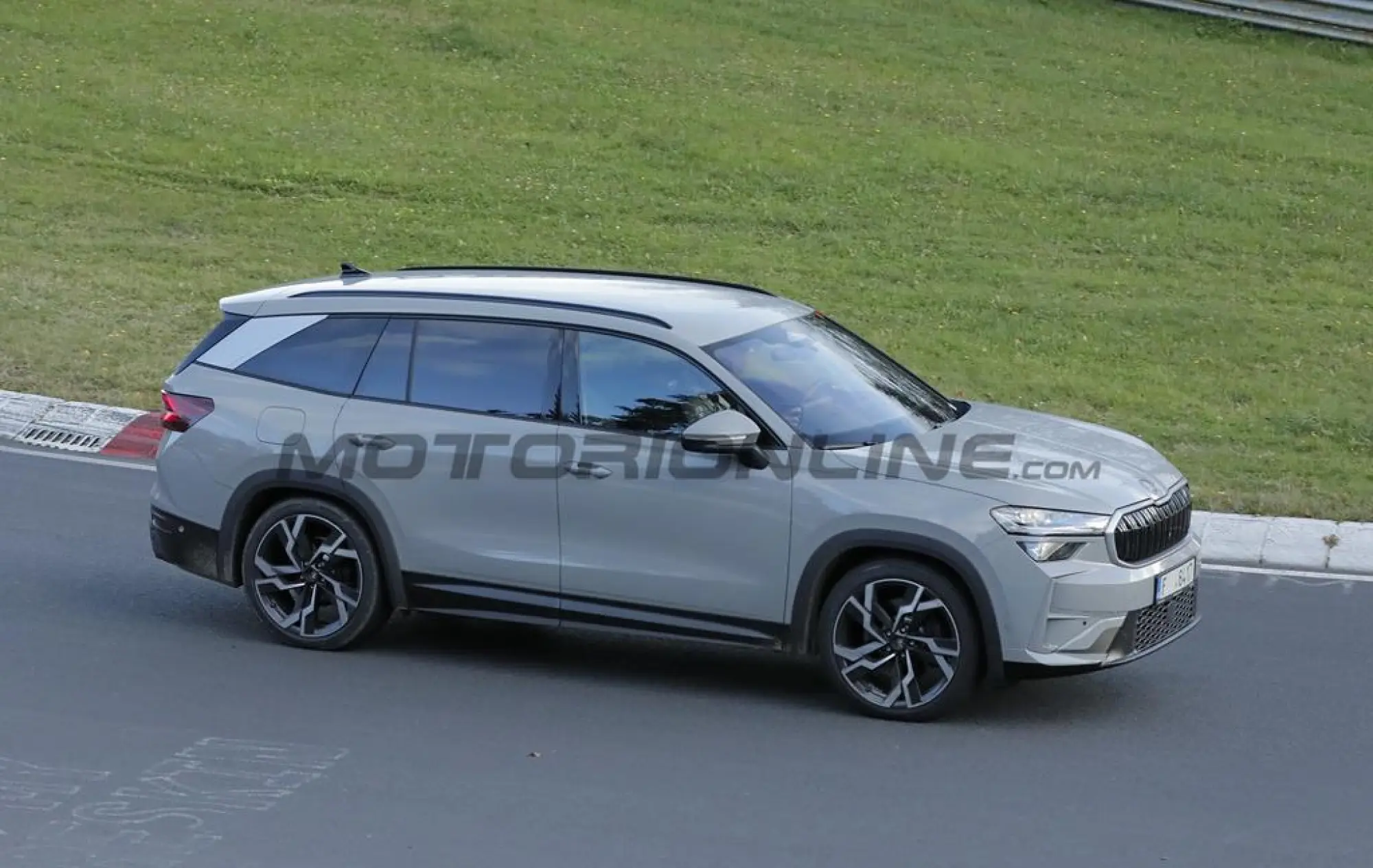 Skoda Kodiaq RS - Foto spia 23-10-2024 - 6