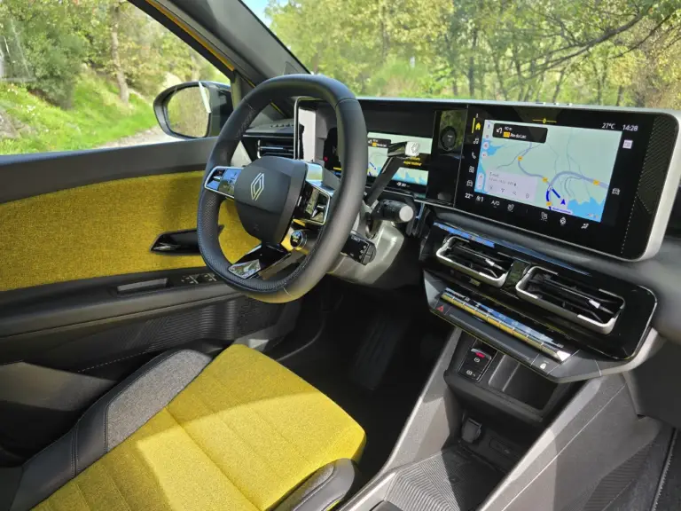 Renault 5 e tech prova su strada - 1