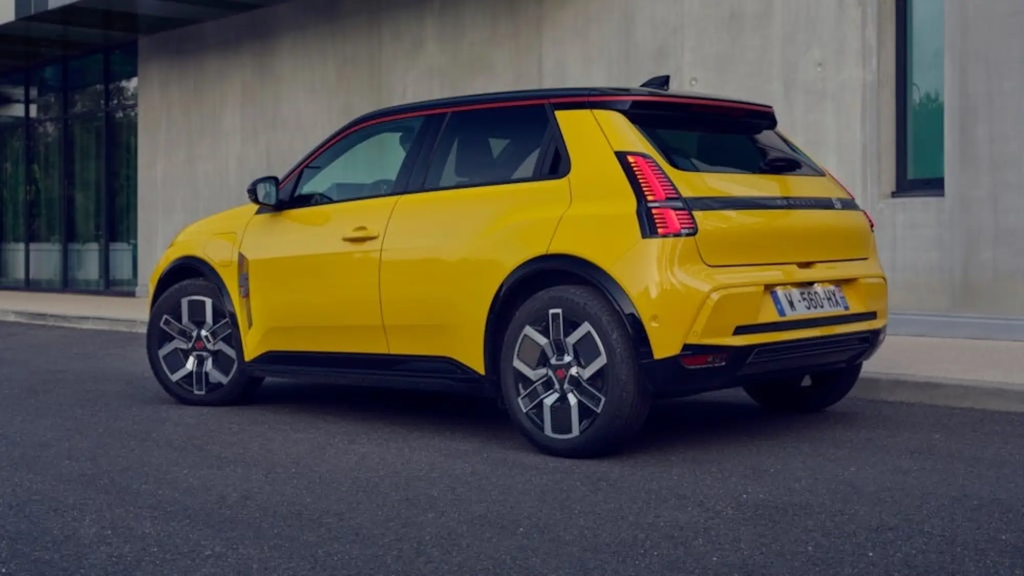 Renault 5 e tech prova su strada - 15