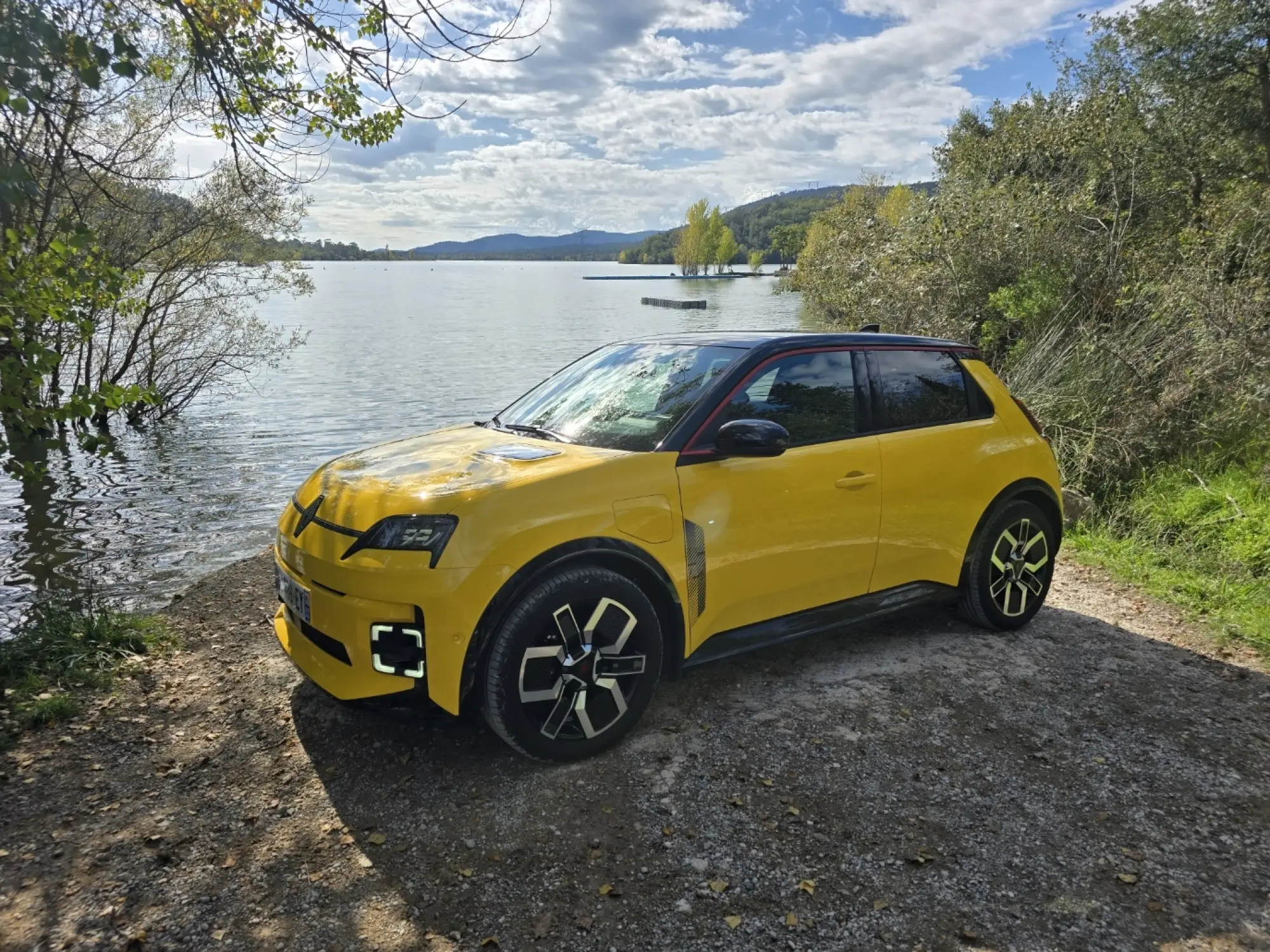 Renault 5 e tech prova su strada - 9