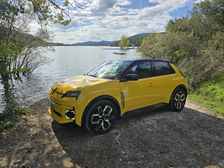 Renault 5 e tech prova su strada - 9