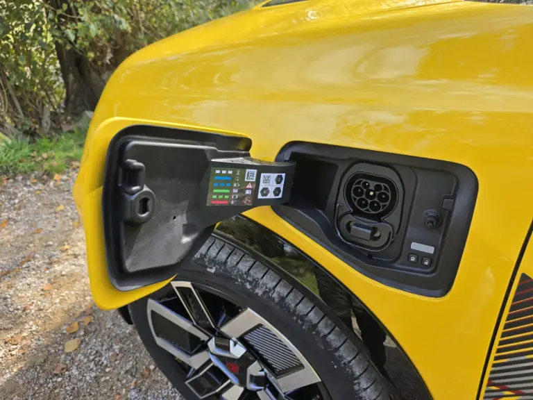 Renault 5 e tech prova su strada - 5