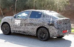Nissan Leaf 2025 - Foto spia 28-10-2024