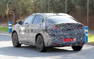 Nissan Leaf 2025 - Foto spia 28-10-2024