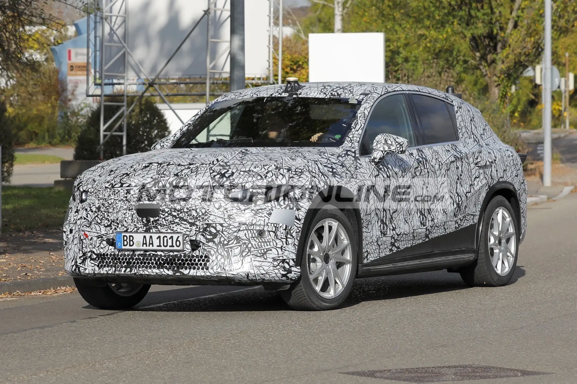 Mercedes GLC EV - Foto spia 31-10-2024 - 2