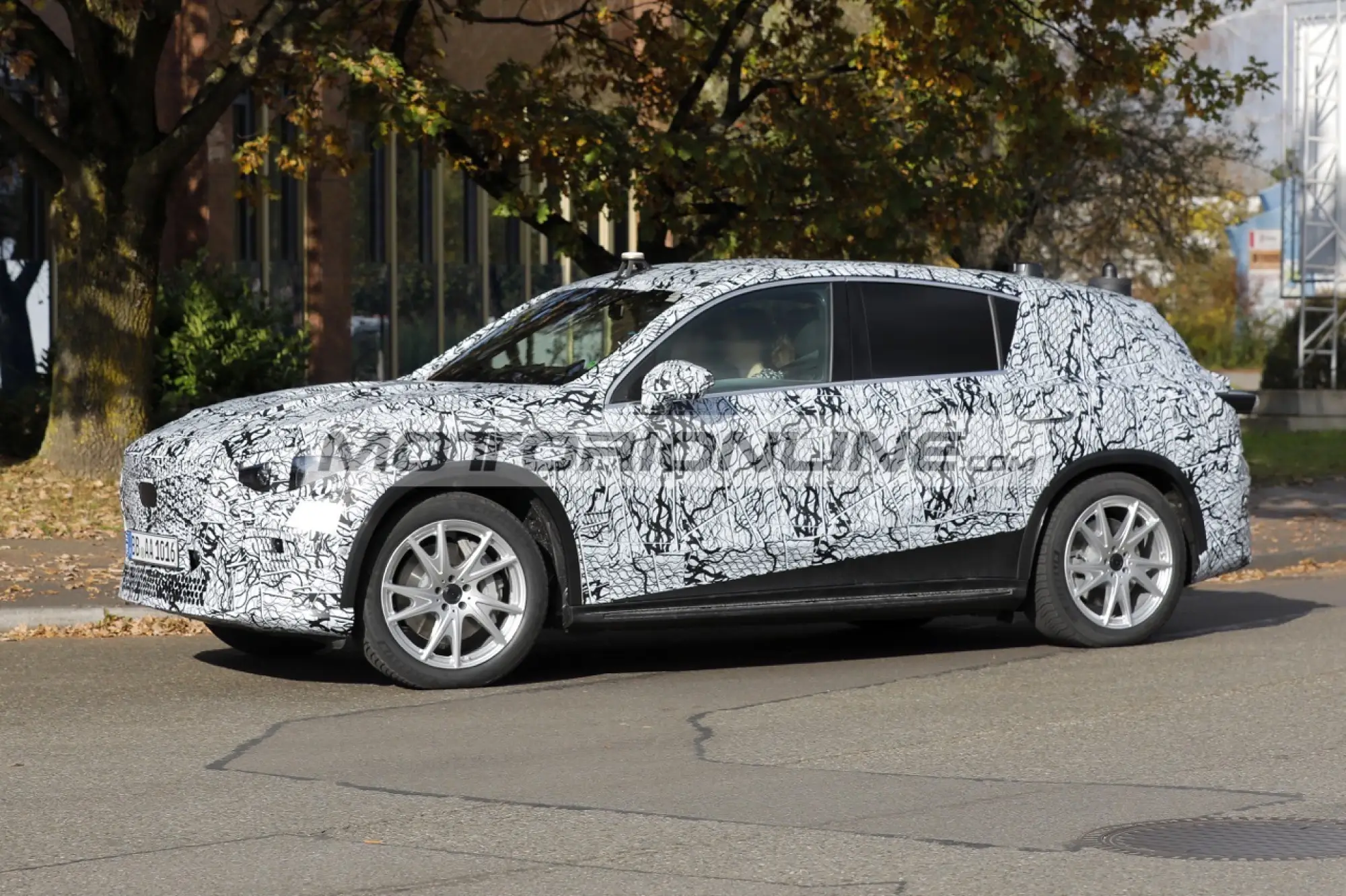 Mercedes GLC EV - Foto spia 31-10-2024 - 6