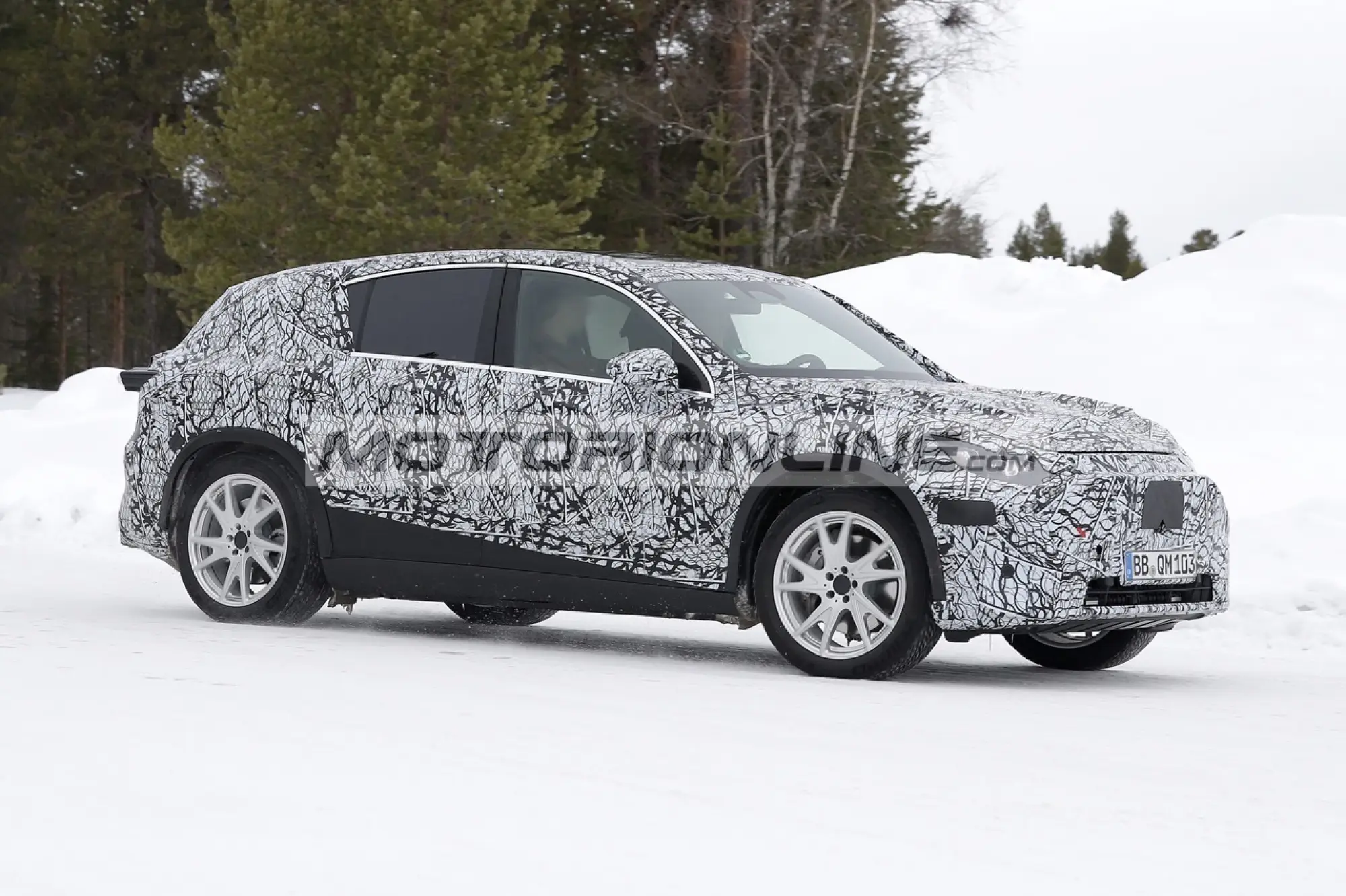 Mercedes GLC EV - Foto spia 31-10-2024 - 11