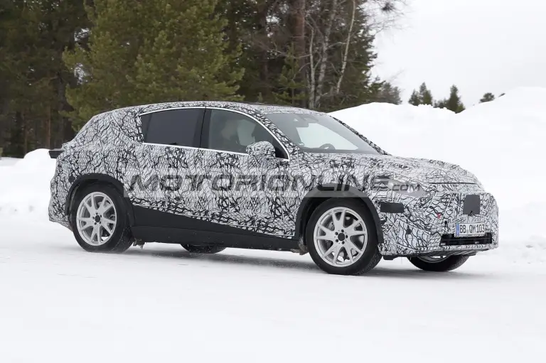Mercedes GLC EV - Foto spia 31-10-2024 - 11