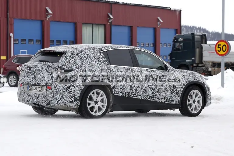 Mercedes GLC EV - Foto spia 31-10-2024 - 14