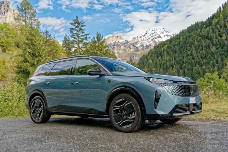 Peugeot e-5008 - Leukerbad - 1