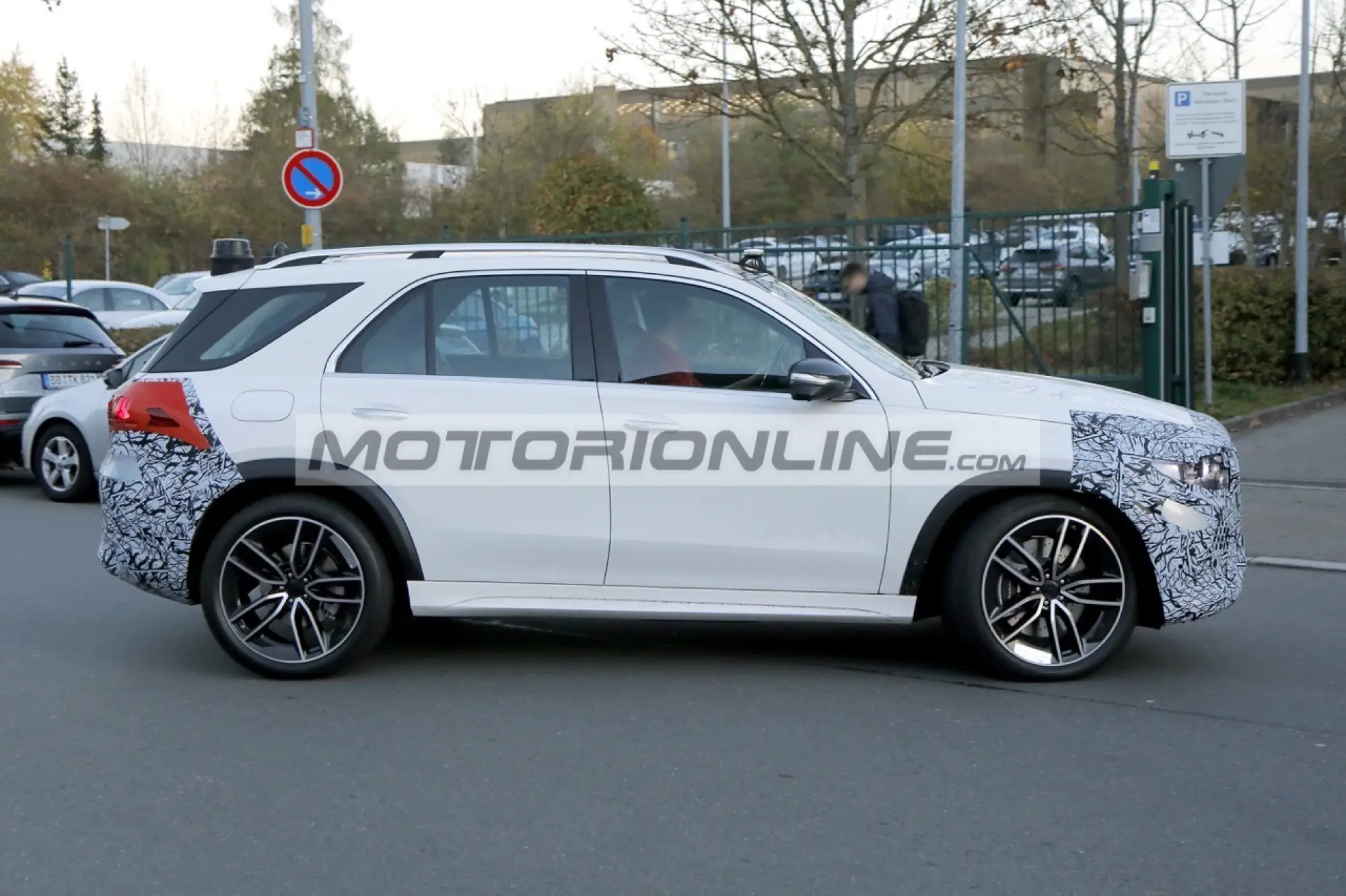 Mercedes GLE 2025 - Foto spia 6-11-2024 - 13