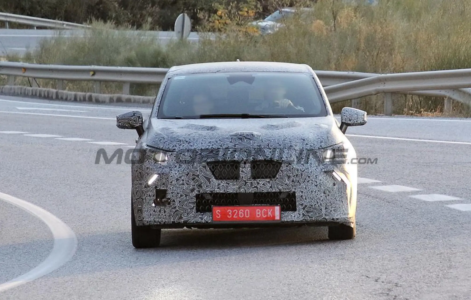 Renault Clio 2025 - Foto spia 07-11-2024 - 1