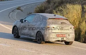 Renault Clio 2025 - Foto spia 07-11-2024 - 10