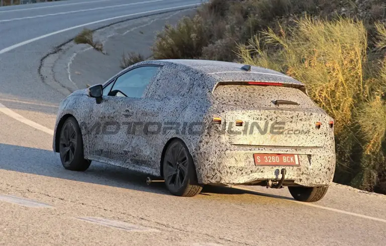 Renault Clio 2025 - Foto spia 07-11-2024 - 10
