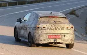 Renault Clio 2025 - Foto spia 07-11-2024 - 15