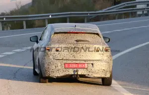 Renault Clio 2025 - Foto spia 07-11-2024 - 14