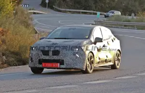 Renault Clio 2025 - Foto spia 07-11-2024 - 3