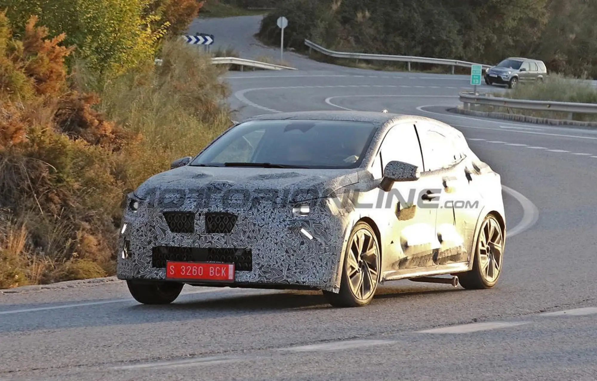 Renault Clio 2025 - Foto spia 07-11-2024 - 5