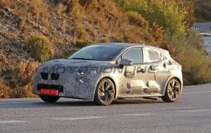 Renault Clio 2025 - Foto spia 07-11-2024 - 13