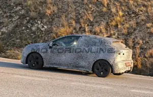 Renault Clio 2025 - Foto spia 07-11-2024 - 6