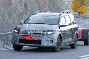 Dacia Jogger restyling - Foto spia 12-11-2024