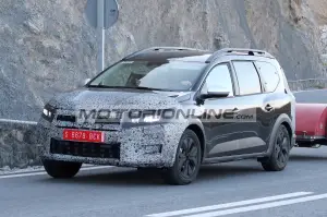 Dacia Jogger restyling - Foto spia 12-11-2024
