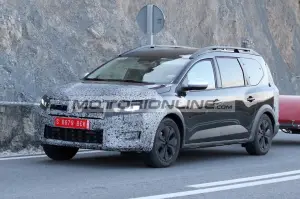 Dacia Jogger restyling - Foto spia 12-11-2024