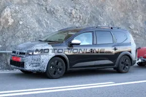 Dacia Jogger restyling - Foto spia 12-11-2024