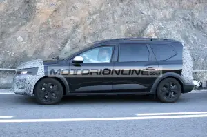 Dacia Jogger restyling - Foto spia 12-11-2024