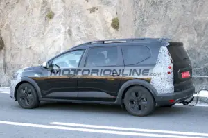 Dacia Jogger restyling - Foto spia 12-11-2024