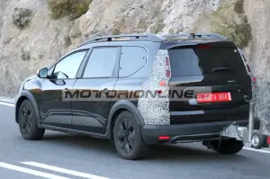 Dacia Jogger restyling - Foto spia 12-11-2024