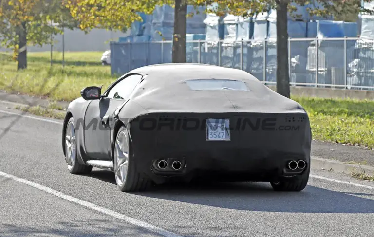 Ferrari Roma successore - Foto spia 14-11-2024 - 16
