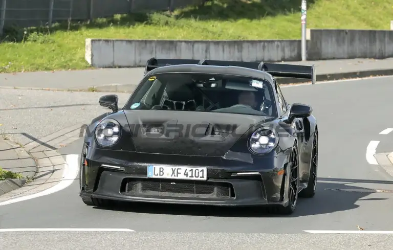 Porsche 911 GT3 RS 2025 - Foto spia 14-11-2024 - 1