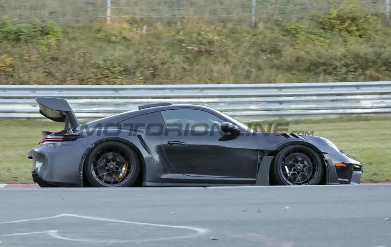 Porsche 911 GT3 RS 2025 - Foto spia 14-11-2024 - 12