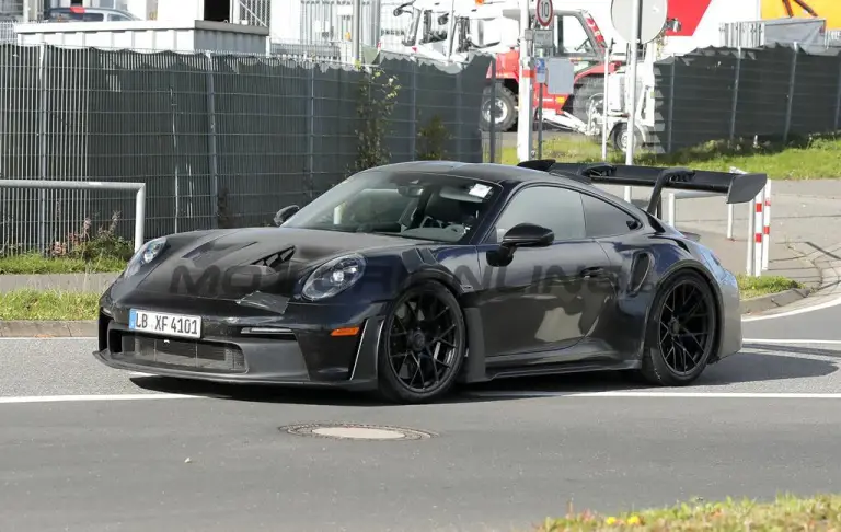 Porsche 911 GT3 RS 2025 - Foto spia 14-11-2024 - 2
