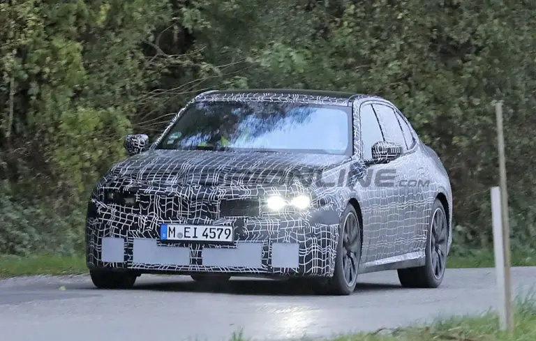 BMW Neue Klasse Sedan - Foto spia 14-11-2024 - 1
